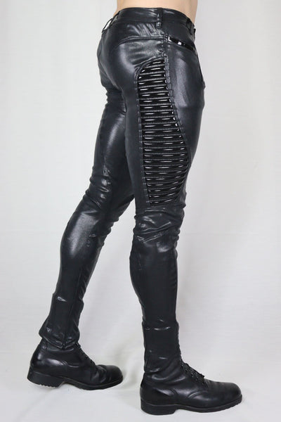 Dandy Hose aus Kunstleder - Figurbetonte, moderne und freche Hose