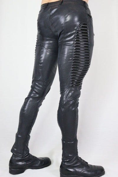 Dandy Hose aus Kunstleder - Figurbetonte, moderne und freche Hose