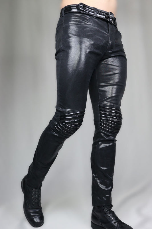 Genus Jeans – glossy black patent leather jeans with horizontal thigh straps, front view