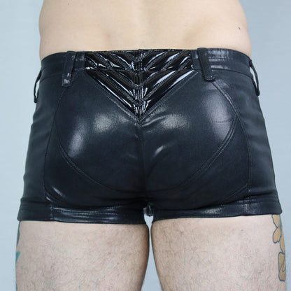 Masculinum Hot Pant – shiny leatherette shorts with ribbed front panel and seaming, back view