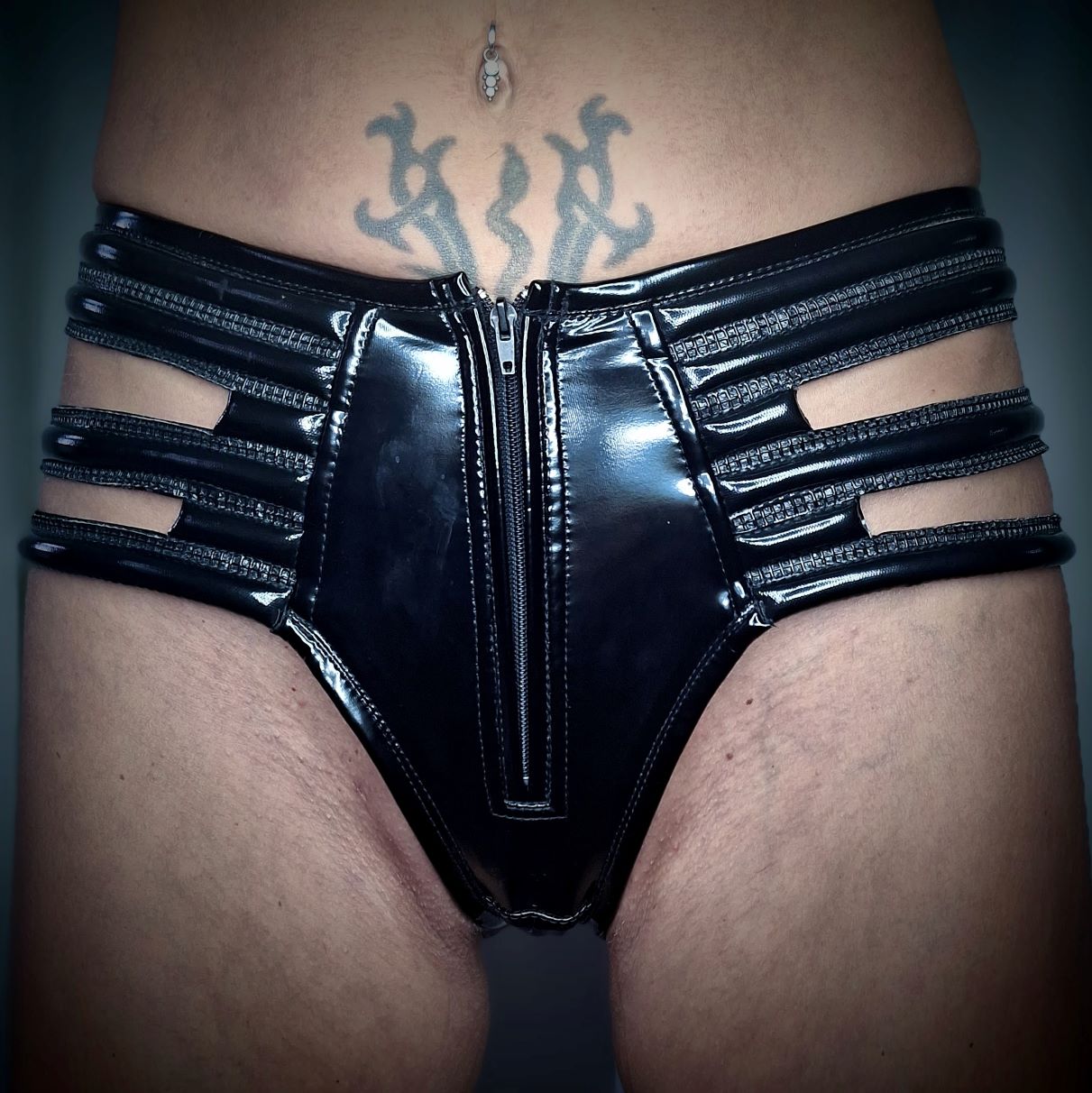 Panty - glossy black PVC brief with striped elastic waistband and central zipper, front detail