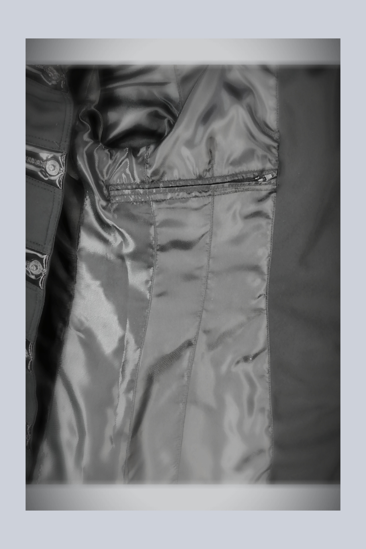 Military Jacket Softshell – Futter und Nahtdetail in Schwarzweiss