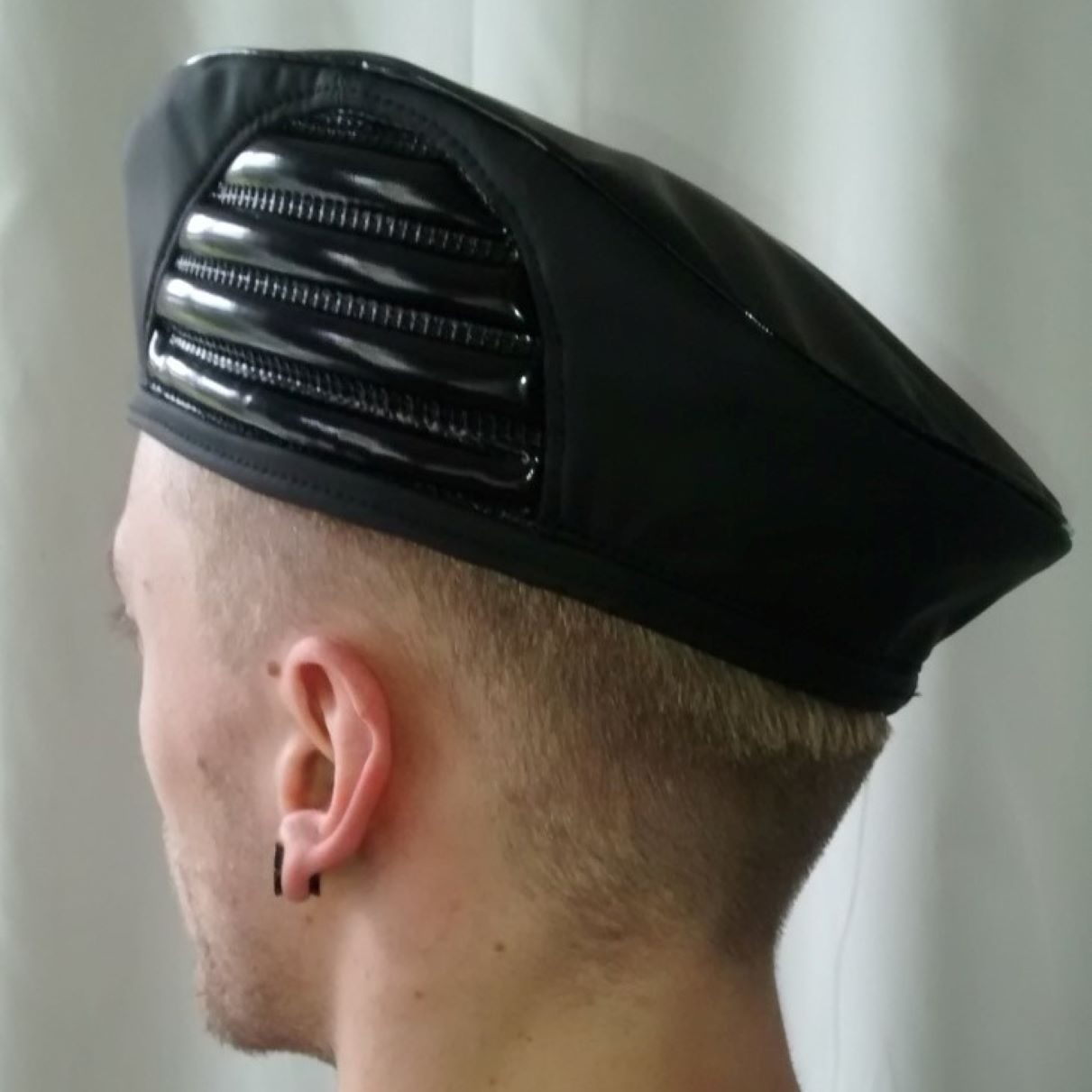 Baret – glossy black PVC beret with horizontal ventilation ribs, side view