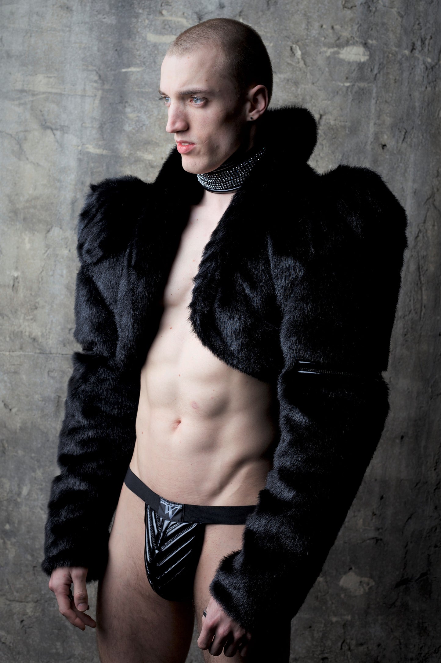 Bolero Fake Fur – black faux fur cropped bolero with structured sleeves, side profile