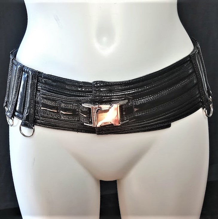 Heroine Belt - glossy black with pleated ribs and rose gold center clasp, detail view