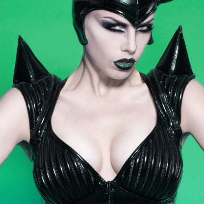 Horn DK - glossy black ribbed with sculpted spike shoulder extensions, front view