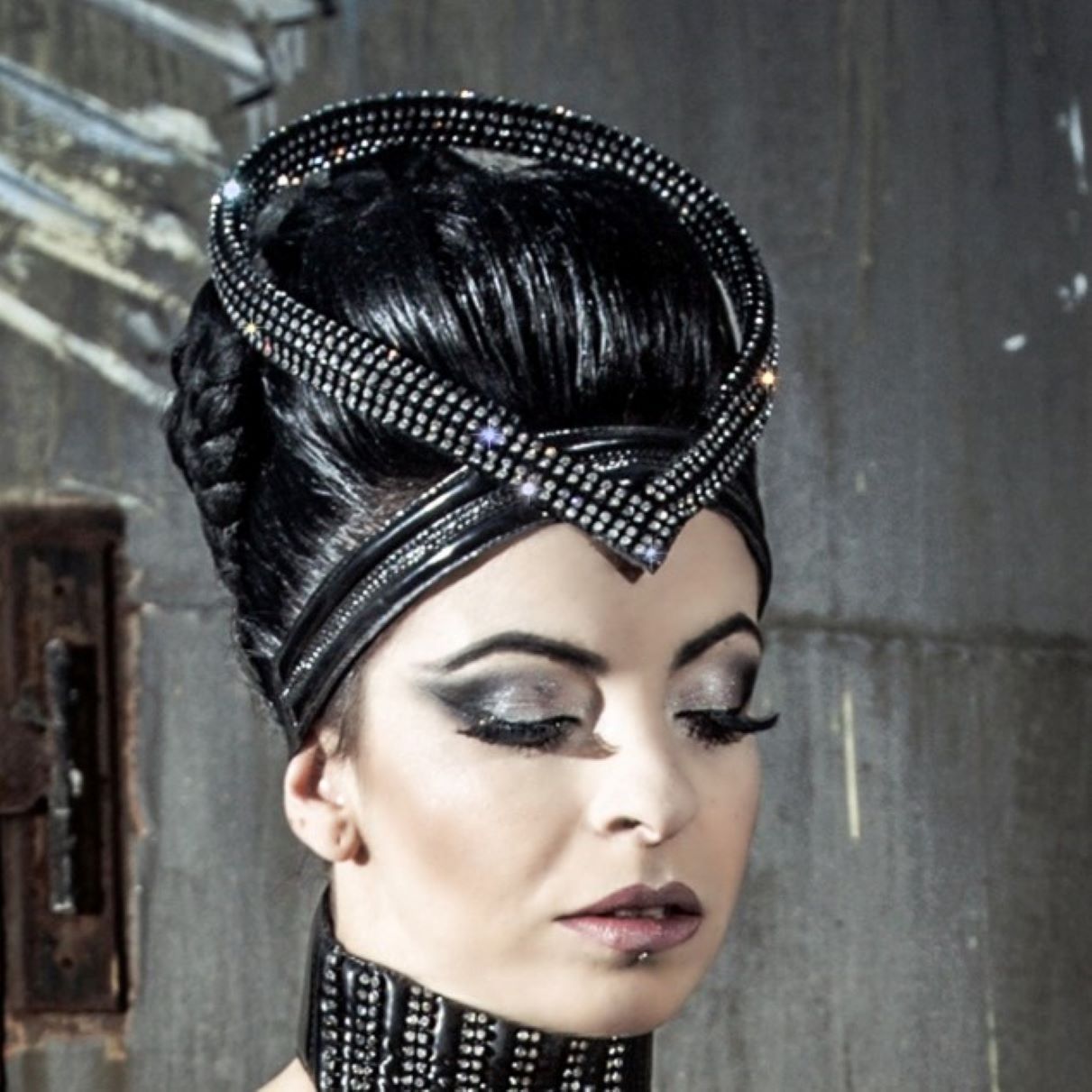 Juliet Diadem – glossy black leather headpiece with studded pattern and neck collar