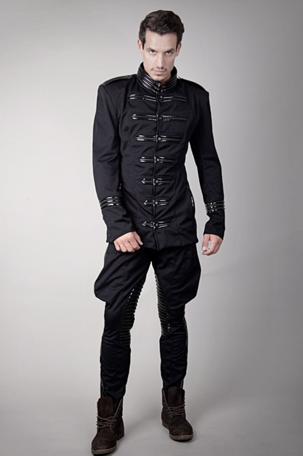Breeges Softshell – black softshell with shiny piping accents, three-quarter view