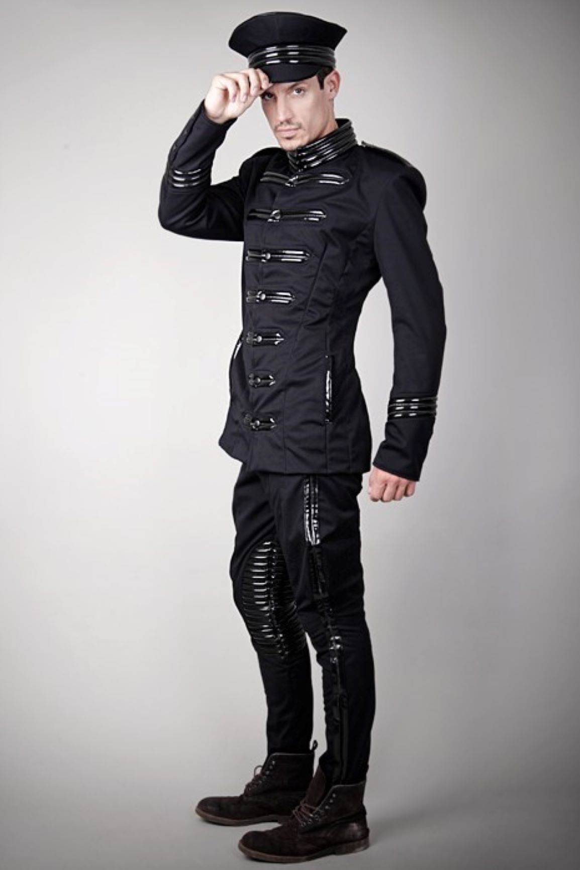 Breeges Softshell – black with shiny side panels and piping detail